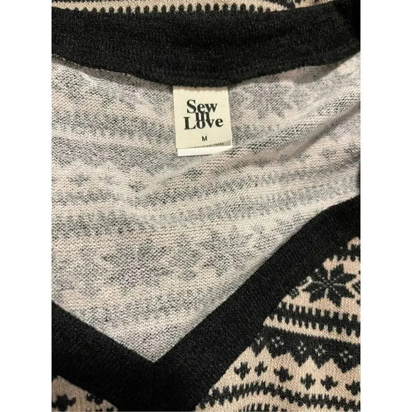 Sew In Love Women’s Medium Let It Snow Striped Snowflake V-Neck Sweater - Picture 4 of 4